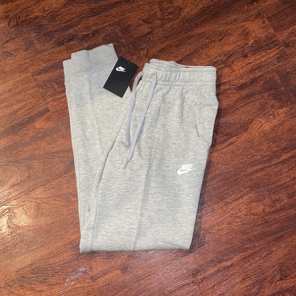 Nike Pants - Nike Standard Fit Sweatpants